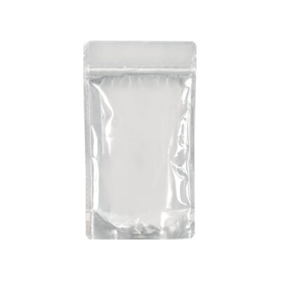 Imagen de una bolsa transparente Doypack® en complejo PET/PE, perfecta para resaltar el contenido. La bolsa ofrece una excelente protección contra la humedad y mantiene los alimentos frescos. Su base estable facilita su exposición vertical en estanterías.