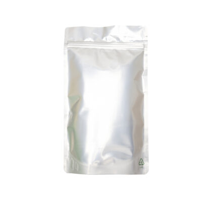 Imagen de una bolsa de aluminio herméticamente cerrada para alimentos, con cremallera resellable y esquinas redondeadas para facilitar su manipulación. La bolsa es ideal para guardar alimentos grasos y secos, ya que ofrece protección contra la humedad, los rayos UV y los gases.
